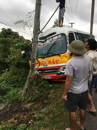 Hành khách trên xe được một phen hoảng loạn.