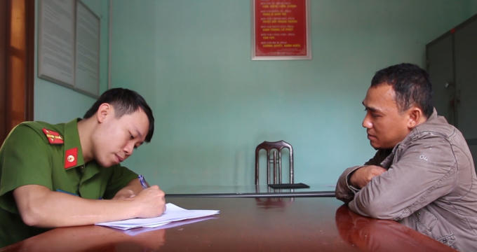 Tài xế làm việc tại cơ quan chức năng.