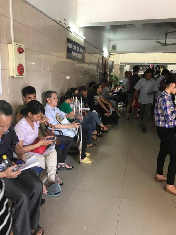 Bệnh nhân chờ khám tại Bệnh viện Lão Khoa Trung ương. Ảnh: Sức khỏe đời sống.