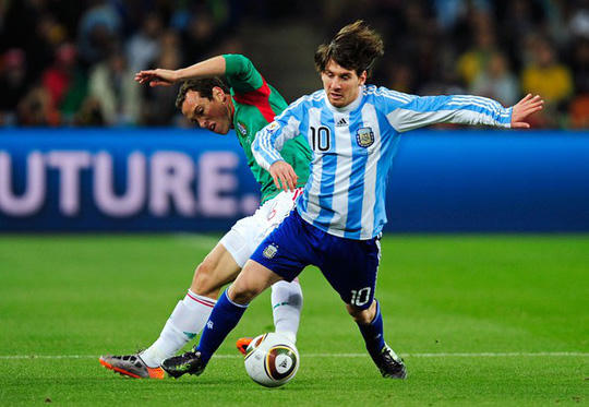 Ở kỳ World Cup 2010, Messi trở thành cầu thủ chủ chốt của Argentina. Ảnh: Reuters