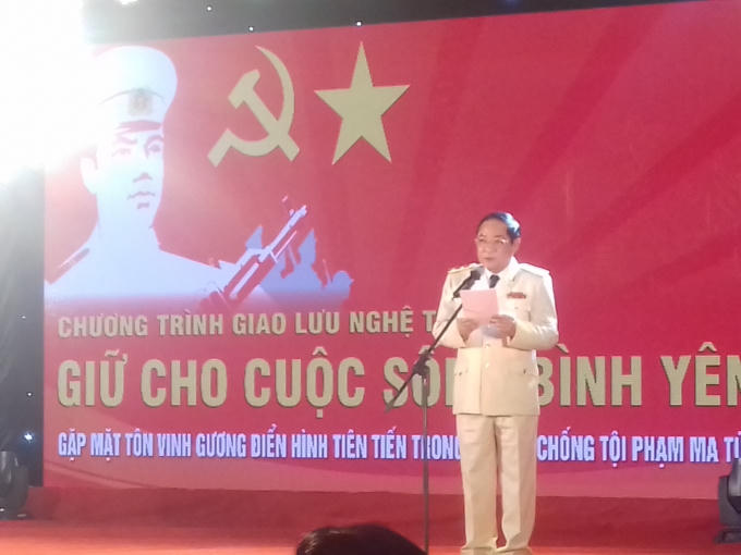 Trung tướng Đồng Đại Lộc phát biểu tại chương trình giao lưu.