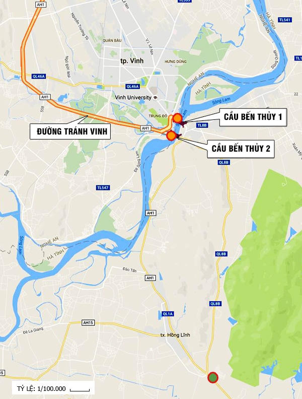 Nút giao QL8B (QL1A mới) và QL1A cũ (điểm tròn xanh ) từng được tính đến trong các phương án đặt trạm thu mới. Cuối cùng, phương án giữ nguyên trạm thu cầu Bến Thuỷ 1 và đặt thêm trạm thu phụ cầu Bến Thuỷ 2 được Tổng cục Đường bộ Việt Nam thẩm định thông qua, được UBND địa phương có dự án đi qua, Bộ Tài chính và Bộ GTVT thống nhất. Bản đồ: Google Map. Đồ hoạ: Hữu Quân.