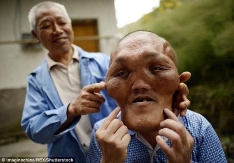 Người đ&agrave;n &ocirc;ng c&oacute; diện mạo như ngo&agrave;i h&agrave;nh tinh