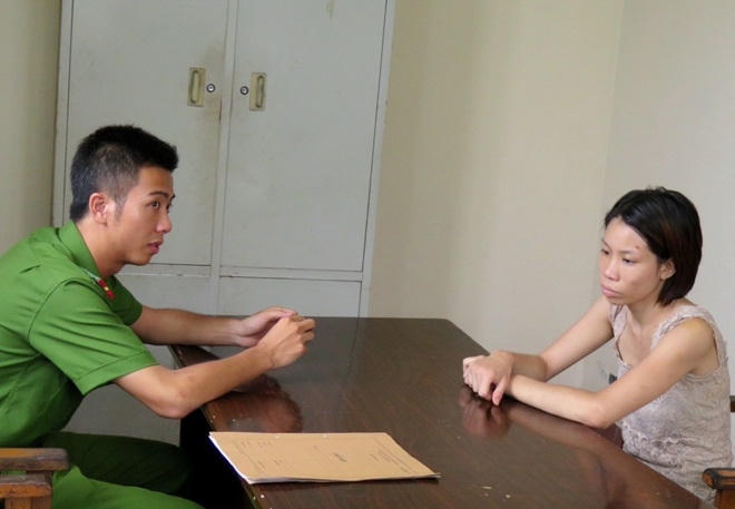 Trần Thị Ngọc Ánh tại cơ quan công an.