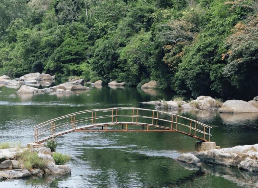 Đoạn suối được khai thác du lịch tại Hầm Hô. Ảnh: T.H