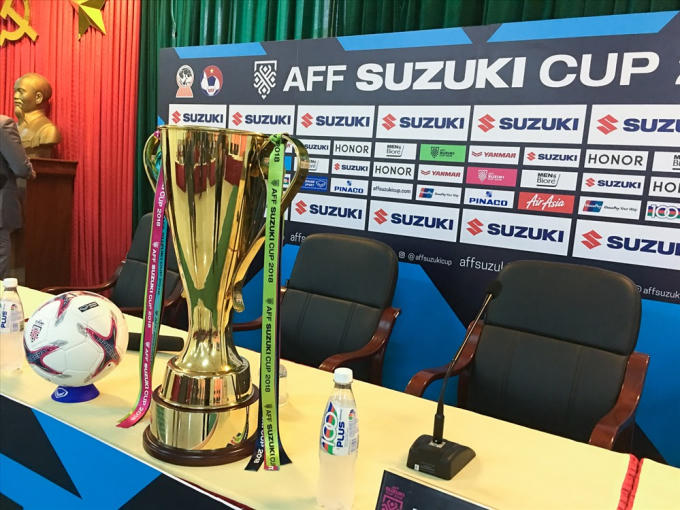 Cận cảnh chiếc cúp vô địch AFF Cup 2018 đã khắc tên Việt Nam