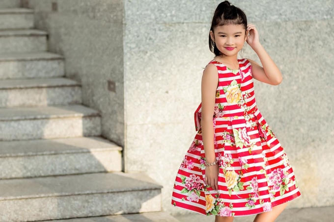 Trương Ngọc &Aacute;nh trẻ trung, xinh đẹp b&ecirc;n con g&aacute;i