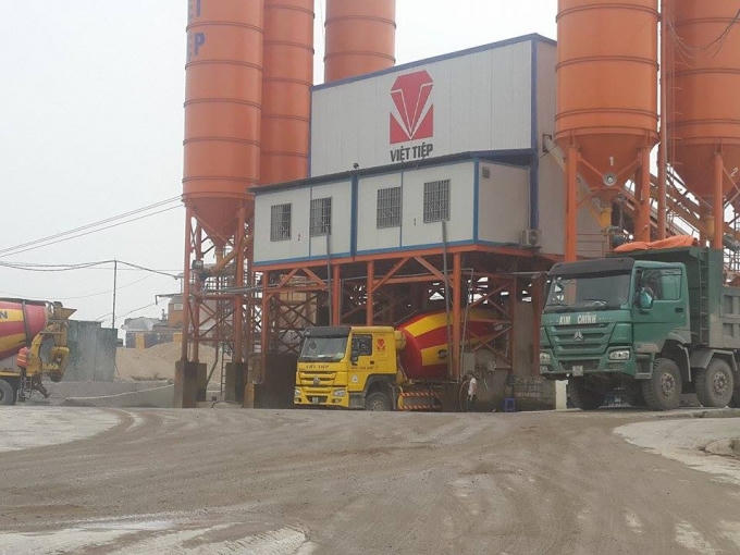 Trạm trộn bê tông Việt Tiệp hoạt động rầm rộ ngày đêm dù vẫn chưa được cấp phép hoạt động.