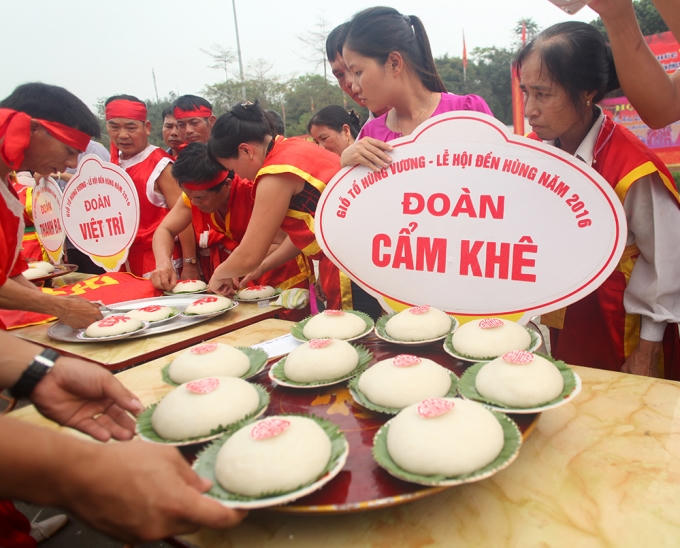 Rộn ràng hội thi gói, nấu bánh chưng bánh giầy
