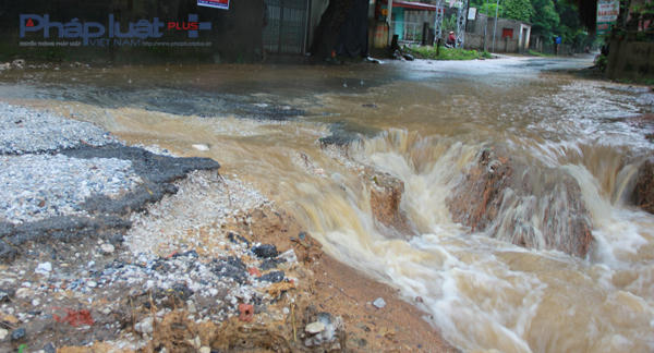Quốc lộ 217 đoạn qua huyện Hà Trung, Thanh Hóa. (Ảnh: Anh Thắng)