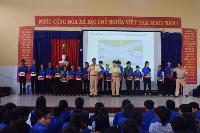 Đơn vị đã đẩy mạnh công tác tuyên truyền luật giao thông đường bộ tại các trường.
