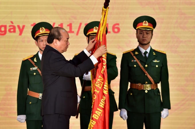 Thủ tướng Nguyễn Xuân Phúc đã trao Huân chương Lao động hạng Nhất lần thứ hai cho ĐHKTQD.