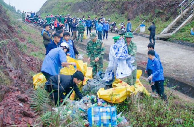 Rác thải được thu gom và đưa về nơi xử lý.