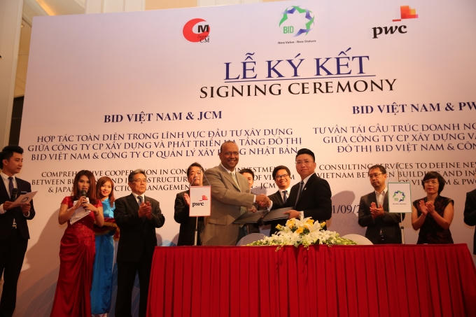 Lễ ký kết Hợp đồng tư vấn tái cấu trúc Doanh nghiệp giữa BIDGROUP và PwC tháng 9/2015.