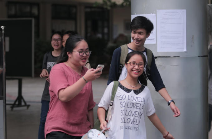 Thời gian làm thủ tục dự thi nhanh gọn khiến các sĩ tử đều có tâm trạng khá tốt trước kỳ thi.