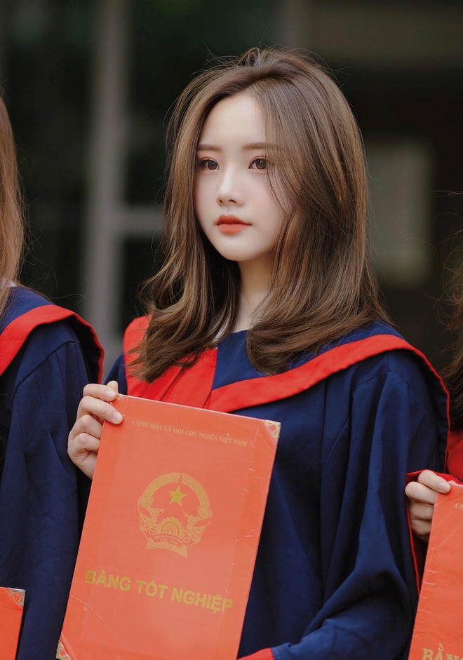 Nét đẹp dịu dàng, thuần khiết như nắng mai của Thanh Tuyền khiến bao người ngẩn ngơ.