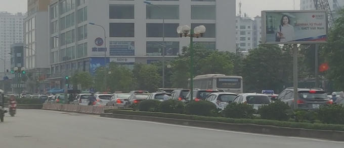 Hướng di chuyển Tố Hữu - Lê Văn Lương tắc đường kéo dài khoảng 2 km trong gần 2 giờ đồng hồ.