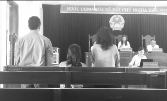 Các đương sự trong vụ án chia nhà cha mẹ.