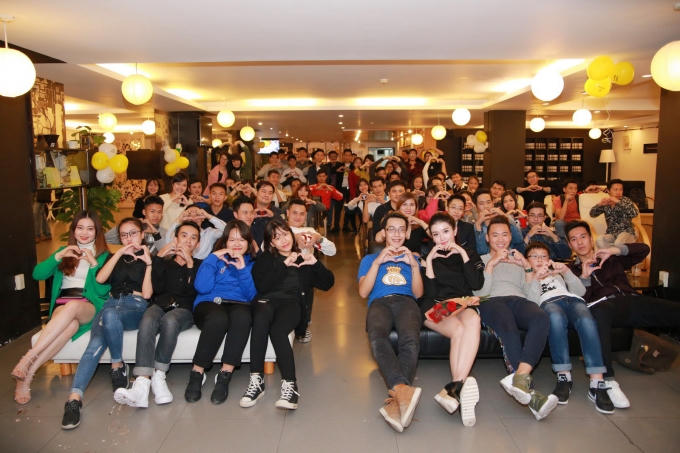 Á hậu Huyền My thổ lộ rất muốn lấy chồng trong buổi họp fans