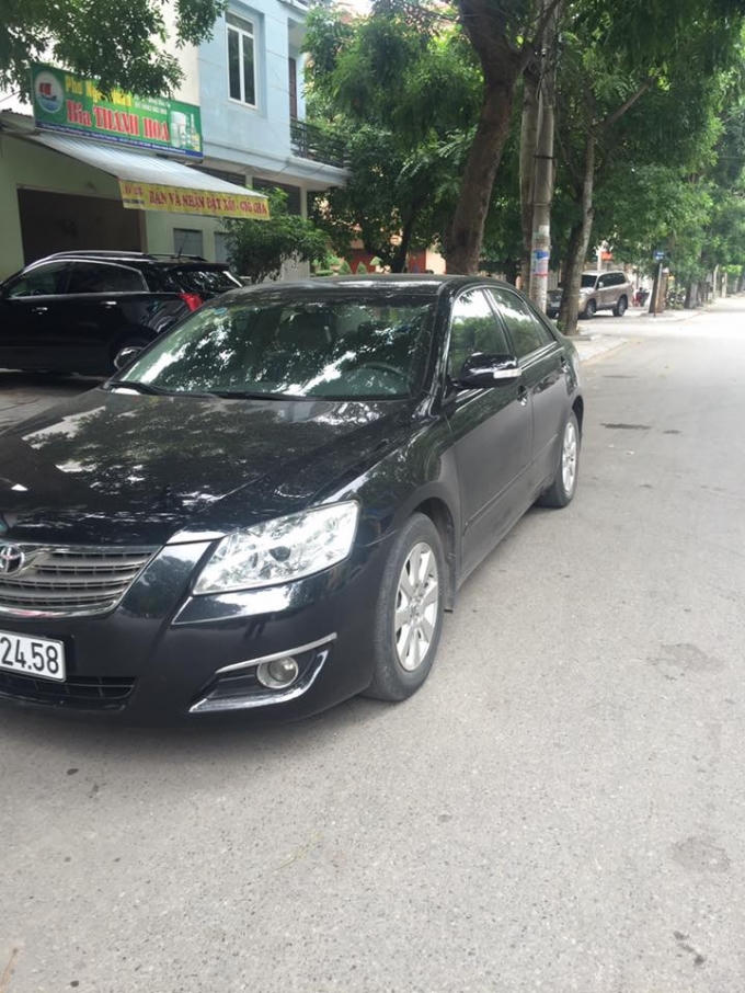 Bán gấp xe Camry 2.0 màu đen