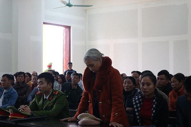 Người thân bị hại phát biểu tại tòa