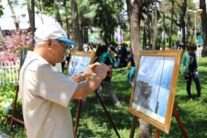 Ngoài lễ hội hoa là chính, thì trong khuôn viên của lễ hội còn có chương trình triễn làm ảnh với mục đích quản bá những danh lam thắng cảnh của Việt Nam và Nhật Bản.