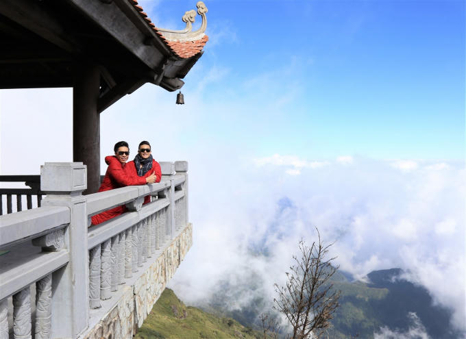 Đã lâu lắm, cả hai anh em mới có cơ hội được thư thái giữa khung cảnh thần tiên nửa hư nửa thực giữa lưng chừng mây núi, ở nơi đỉnh cao Tây Bắc.