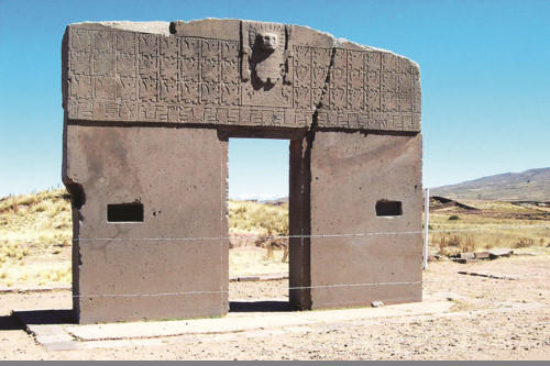  Cổng mặt trời, một trong những công trình quan trọng nhất của Kalasasaya.