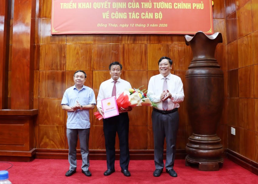 Ông Nguyễn Phước Thiện nhận Quyết định phê chuẩn kết quả bầu chức vụ Phó Chủ tịch UBND tỉnh Đồng Tháp nhiệm kỳ 2021 - 2026