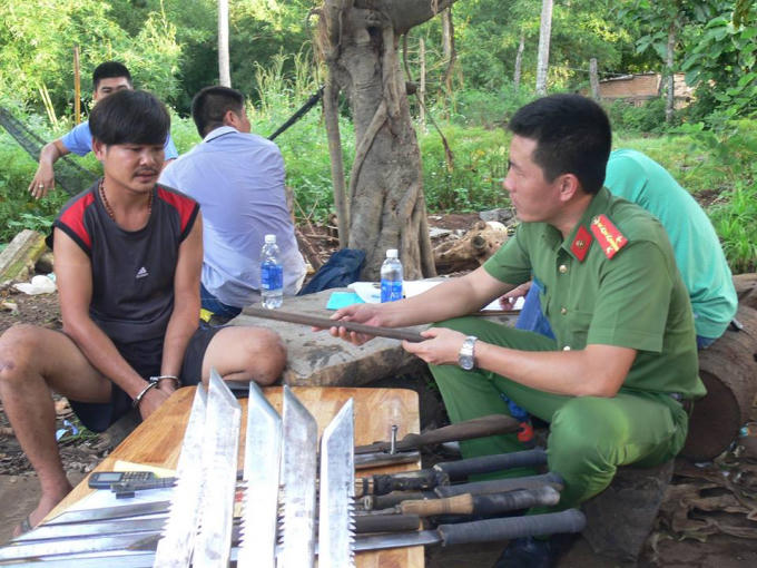 Số hung khí tại nơi chế tạo của Đạt.
