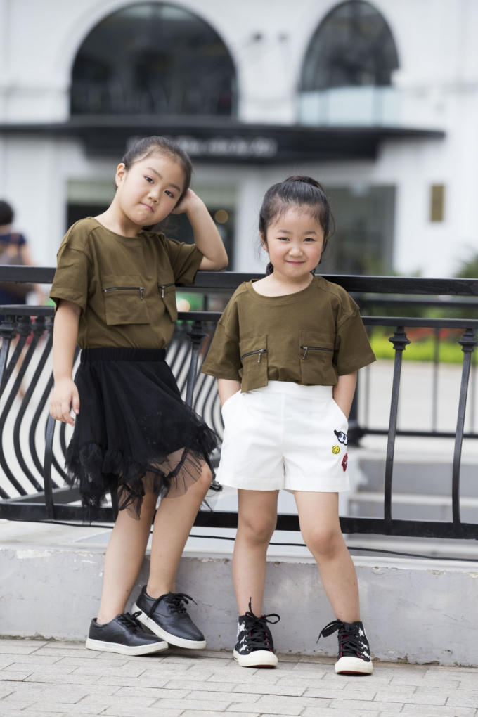 Mạnh mẽ, cá tính, thời thượng, gam màu bộ đội có một sức hút kỳ lạ với những cô nàng hiện đại cá tính. Không vì thế mà những thiết kế này mất đi nét quyến rũ của bất kỳ cô gái mạnh mẽ nào.