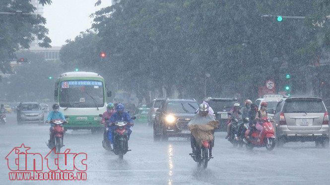 Sáng và đêm Hà Nội có mưa và mưa nhỏ, trời lạnh.