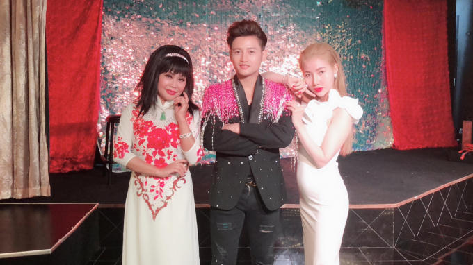 Tham sự cùng vợ chồng Á hậu Đoàn Thanh Tuyền - ca sĩ Đỗ Minh Quân trong chuyến hải hành này bên cạnh rất nhiều anh chị em nghệ sĩ nổi tiếng trong trung tâm Đỗ Thanh còn có cựu siêu mẫu Đức Tiến, nữ pa Thanh Lan, nghệ sĩ Thúy Nga, nữ danh ca Thanh Tuyền…