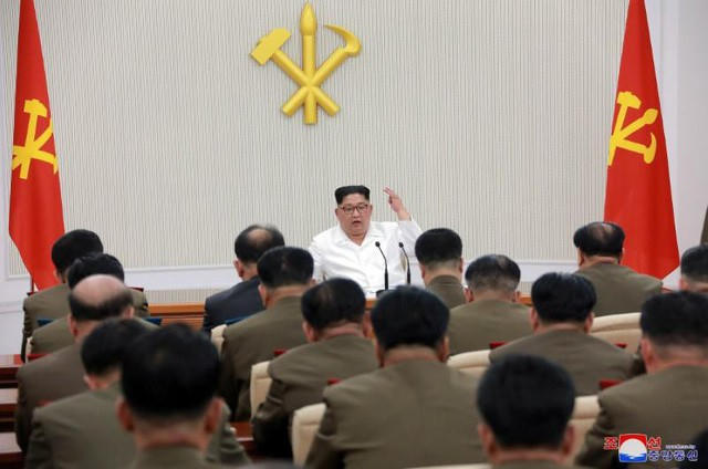 Nhà lãnh đạo Triều Tiên Kim Jong-un phát biểu tại một cuộc họp của Ủy ban quân ủy trung ương Đảng Lao động Triều Tiên. (Ảnh: Reuters)