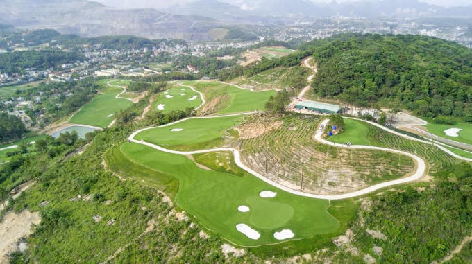 Công trường xây dựng của FLC Hạ Long nhìn từ trên cao.