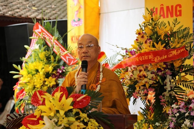 Hòa thượng Thích Thanh Nhã đọc diễn văn kính mừng Phật đản.