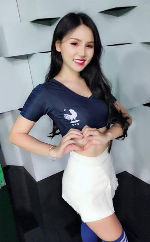 Rất nhiều người vào "ném đá" Facebook người đẹp như cô chỉ bình thản trả lời: "Mình thấy cũng ok mà. Sao nhiều gạch thế này!”.
