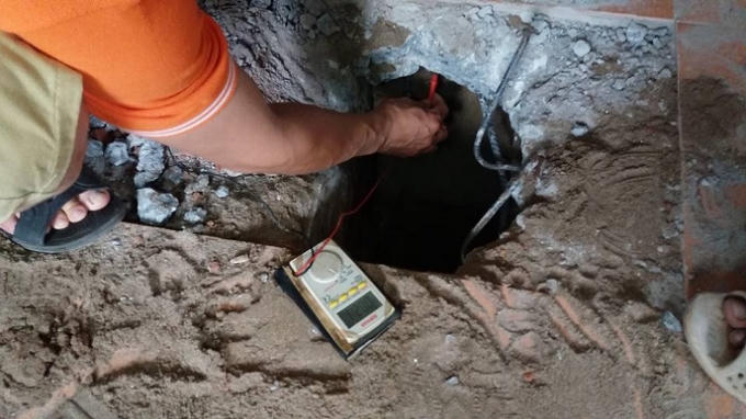 Sau khi đo các thiết bị điện ngầm phát hiện có nguồn điện bị rò rỉ.