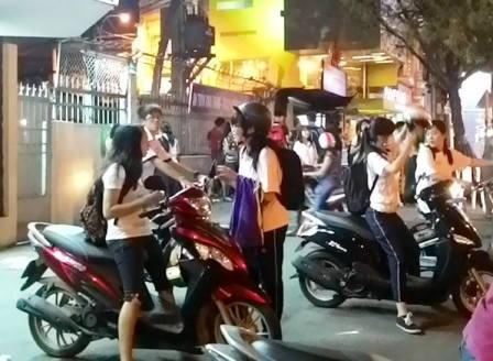Việc dạy thêm học thêm trong trường học đang rất phổ biến ở TP HCM.