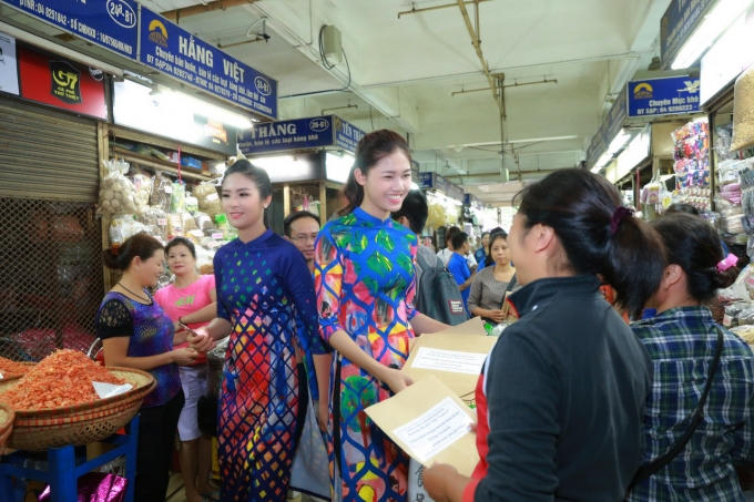 Dàn Hoa hậu, Á hậu cùng nhảy flashmob gây ‘náo loạn’ Hồ Gươm sáng sớm