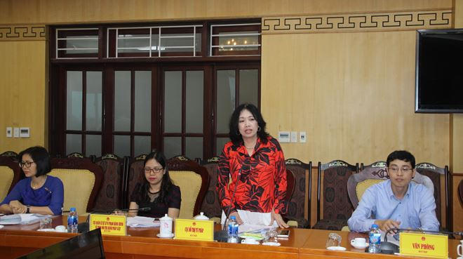 Bà Đỗ Hoàng Yến, Cục trưởng Cục Bổ trợ tư pháp đề nghị tỉnh quan tâm phát triển đội ngũ luật sư, công chứng viên.