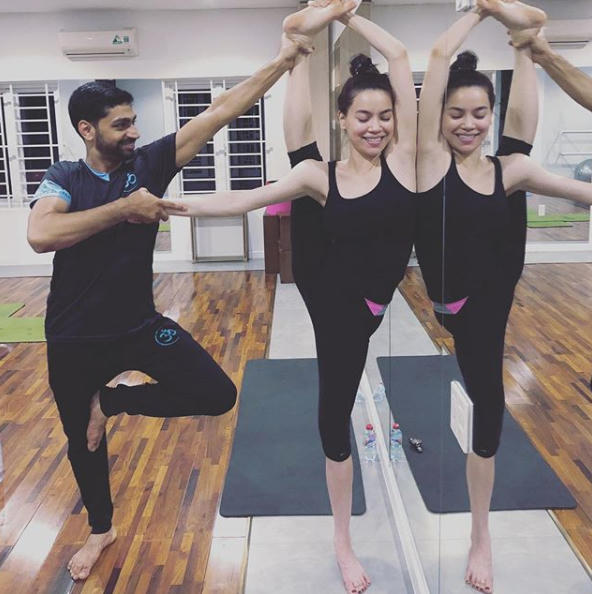 Angela Phương Trinh, Tr&agrave; Ngọc Hằng, Huỳnh Vy sở hữu v&oacute;c d&aacute;ng khỏe khoắn nhờ yoga
