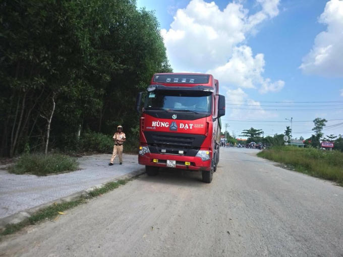 Chiếc xe tải liên quan đến vụ tai nạn (Ảnh: FB Phóng Viên Huế)