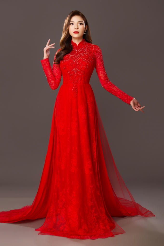 Thúy Diễm rạng ngời, khoe dáng cuốn hút sau sinh trong tà áo dài Minh Châu