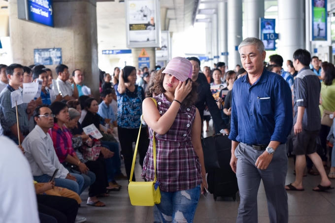 Anandi trong Cô dâu 8 tuổi được fan chào đón nồng nhiệt ở sân bay Tân Sơn Nhất