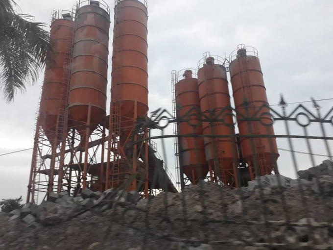 Dưới danh nghĩa liên doanh liên kết nhiều công ty bê tông mọc trên đất cho thuê hàng năm.