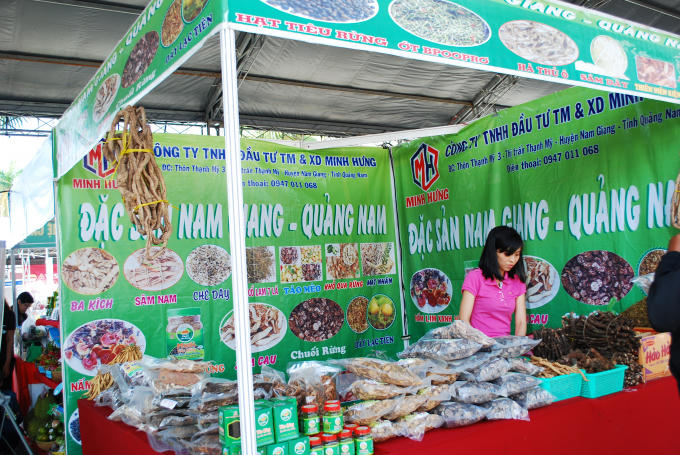 Đặc sản ba miền cùng có mặt tại hội chợ.