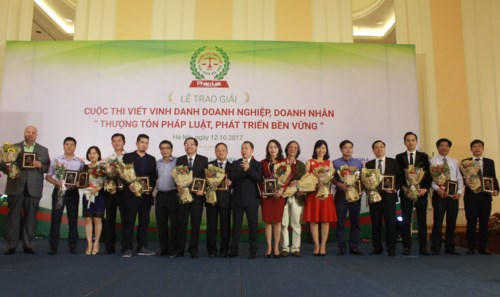 Lễ trao giải Cuộc thi 'Thượng tôn pháp luật, phát triển bền vững'