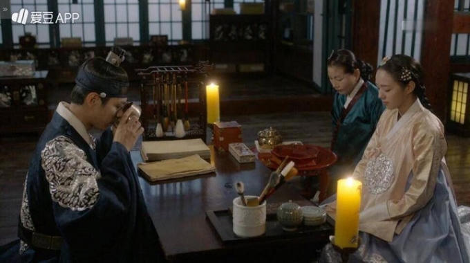 M&acirc;y họa &aacute;nh trăng tập 17: Th&aacute;i tử Lee Young bất ngờ bị hạ độc