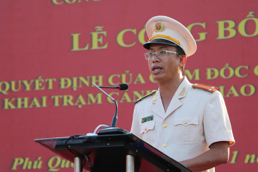 Đồng chí Trung tá Nguyễn Đức Thành – Trạm trưởng Trạm Cảnh sát giao thông Phú Quốc nghiêm túc tiếp thu các ý kiến chỉ đạo của lãnh đạo Công an tỉnh và lãnh đạo UBND đặc khu Phú Quốc